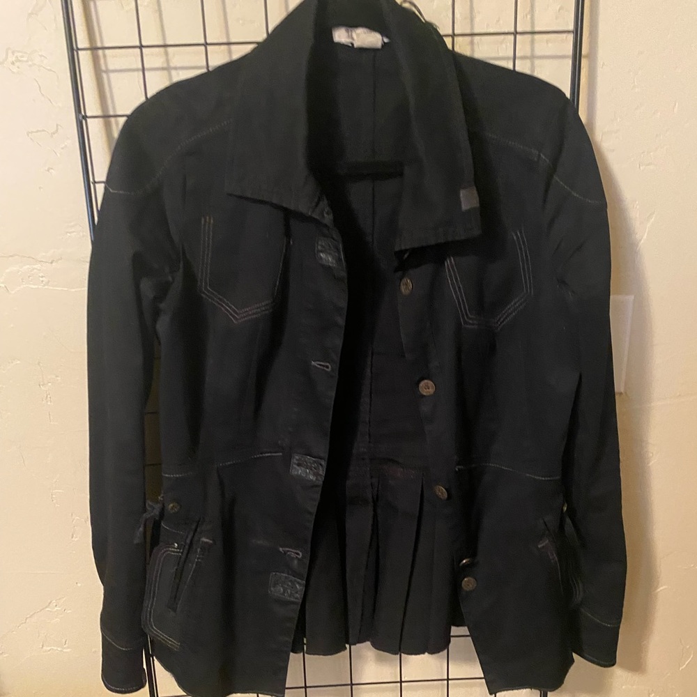 Stylish black lightweight jacket/ blazer.